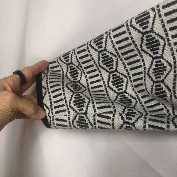 Old Navy Jacket Cardigan Short Boxy No Buttons Unlined Geometric Lightweight - Picture 3 of 8